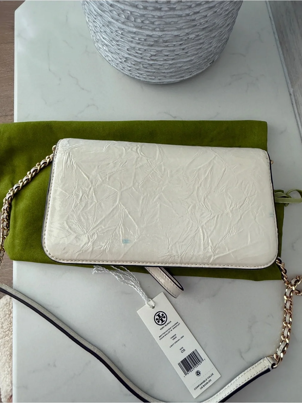 Tory Burch crinkle Cream patent leather Logo Crossbody/wristlet strap Preloved